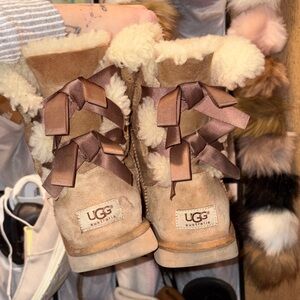 UGG Australia Tan Shearling Boots with Brown Bows Bailey bow size 6